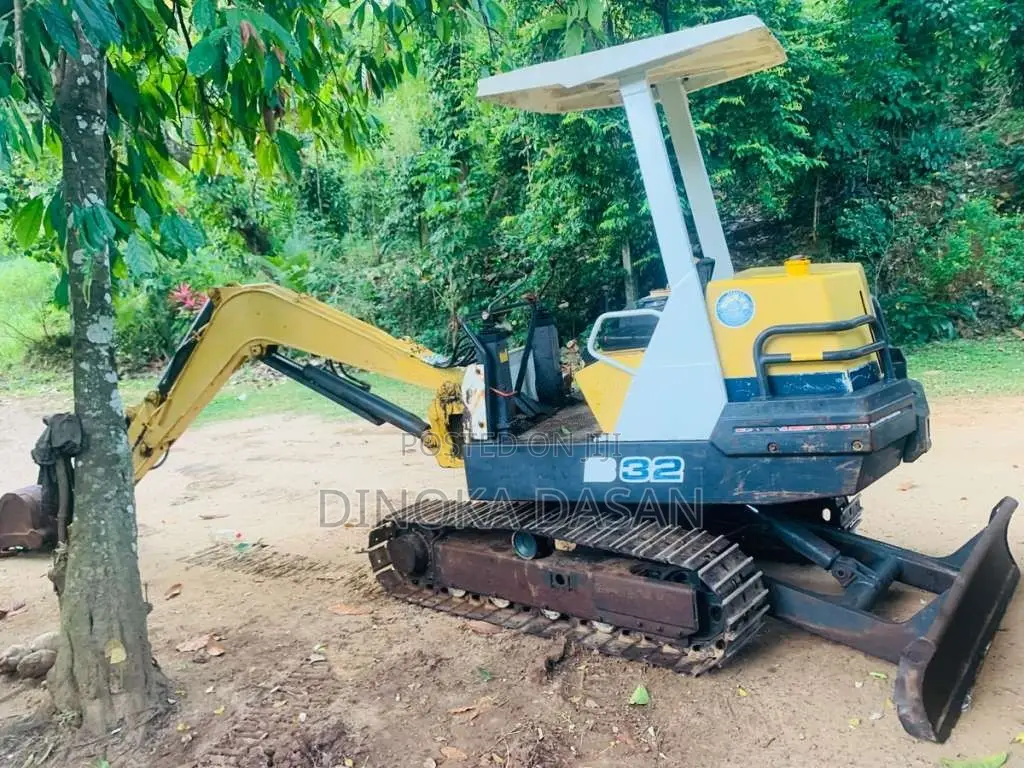 Yanmar Excavator 2014 Heavy-Duty (Used)