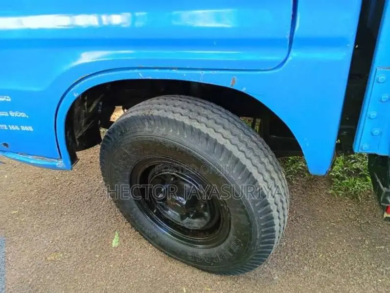 Isuzu ELF 1984 Lorry (Used)
