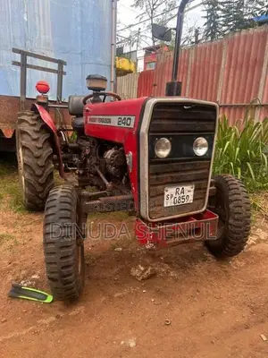 Massey-Ferguson 240 2005 Tractor (Used)