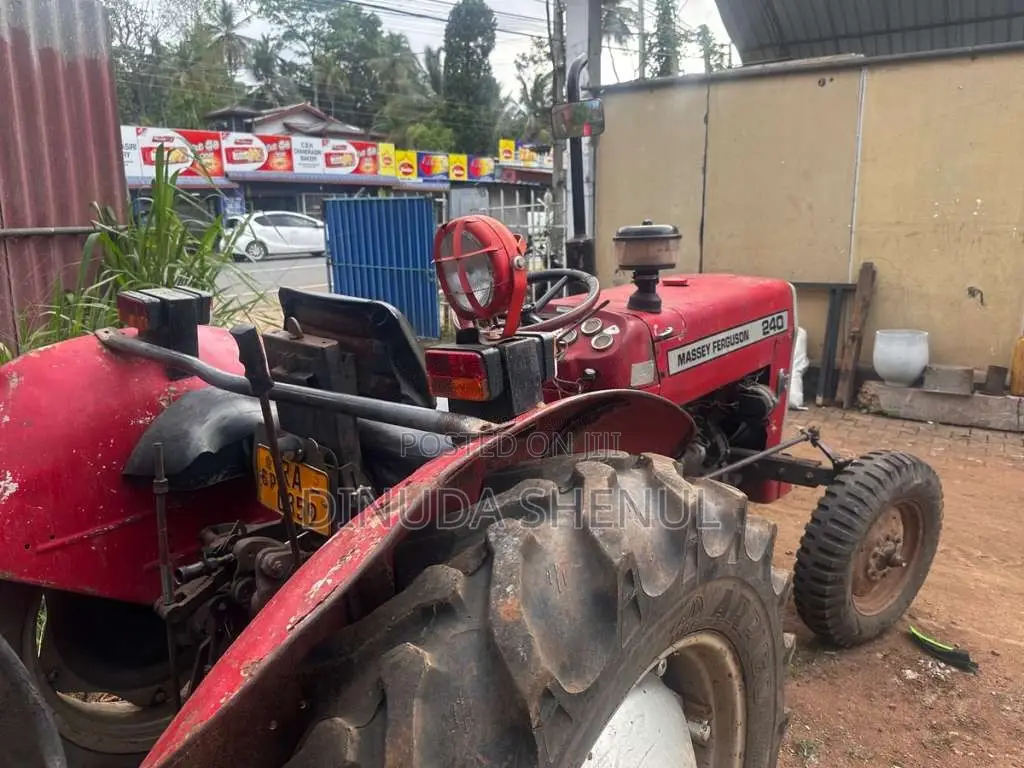 Massey-Ferguson 240 2005 Tractor (Used)
