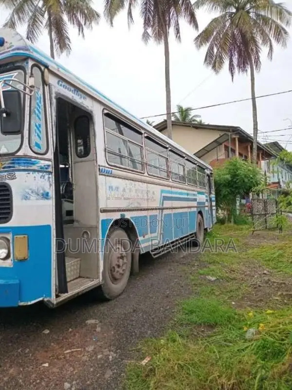 Ashok-Leyland Viking 2009 Bus (Used)