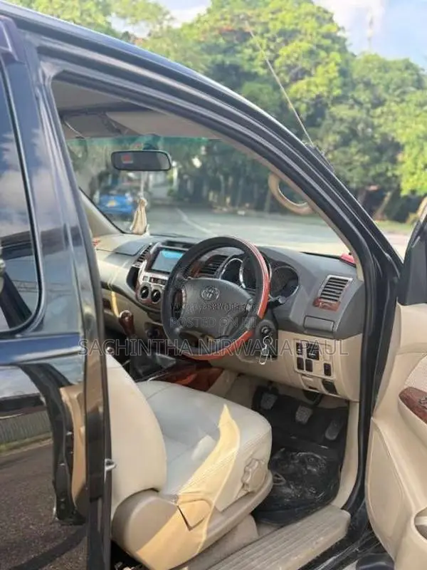 Toyota Hilux 2010 Pickup (Used)