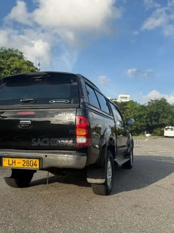 Toyota Hilux 2010 Pickup (Used)