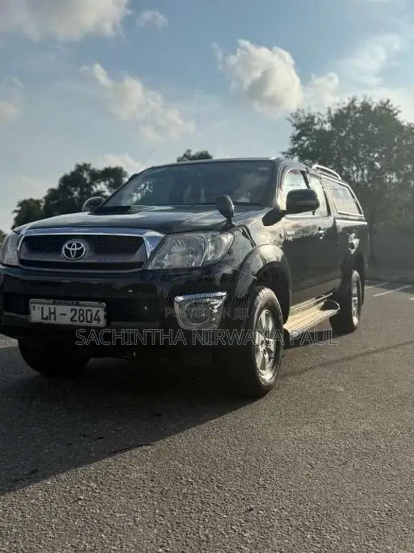 Toyota Hilux 2010 Pickup (Used)