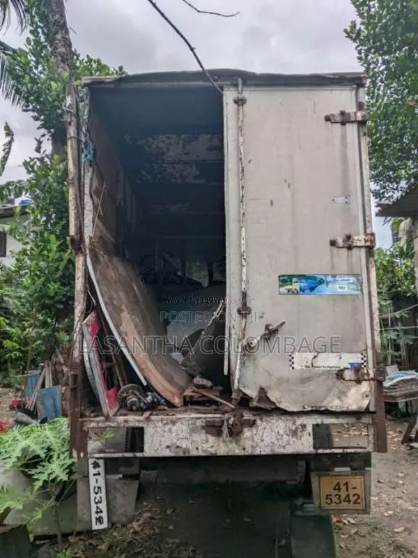 Isuzu ELF 2014 Lorry (Used)