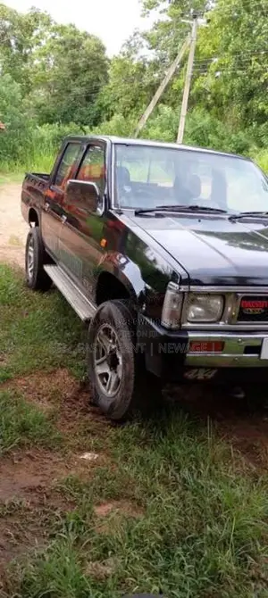 Nissan Double Cab 1983 Pickup (Used)
