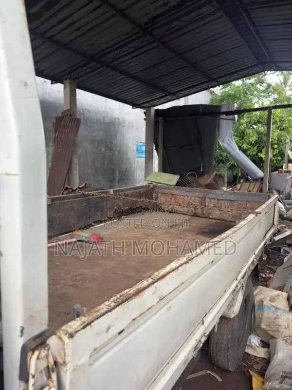 Isuzu ELF 1984 Lorry (Used)