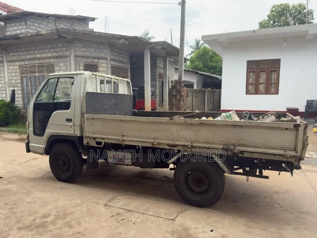 Isuzu ELF 1984 Lorry (Used)