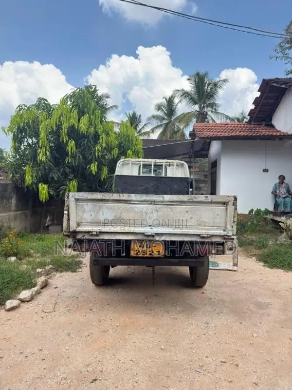 Isuzu ELF 1984 Lorry (Used)