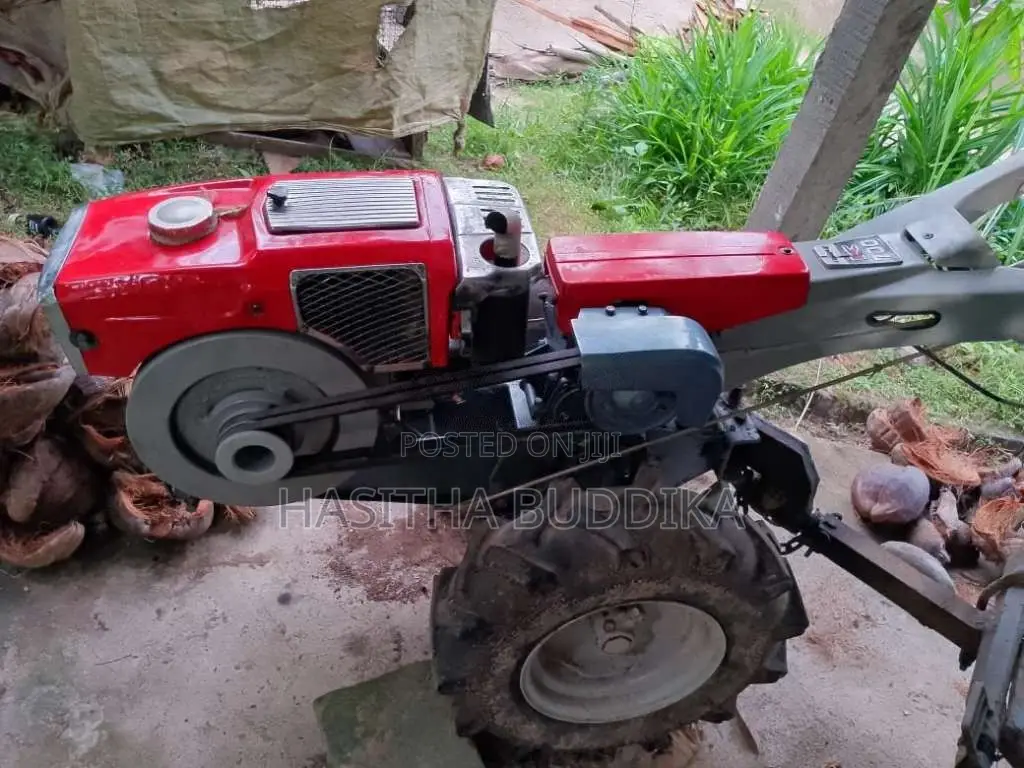 Kubota K700 2004 Tractor (Used)
