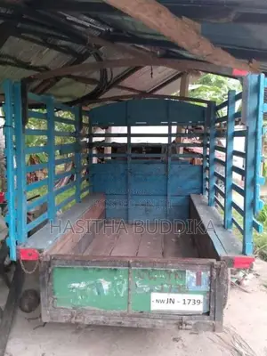 Kubota K700 2004 Tractor (Used)