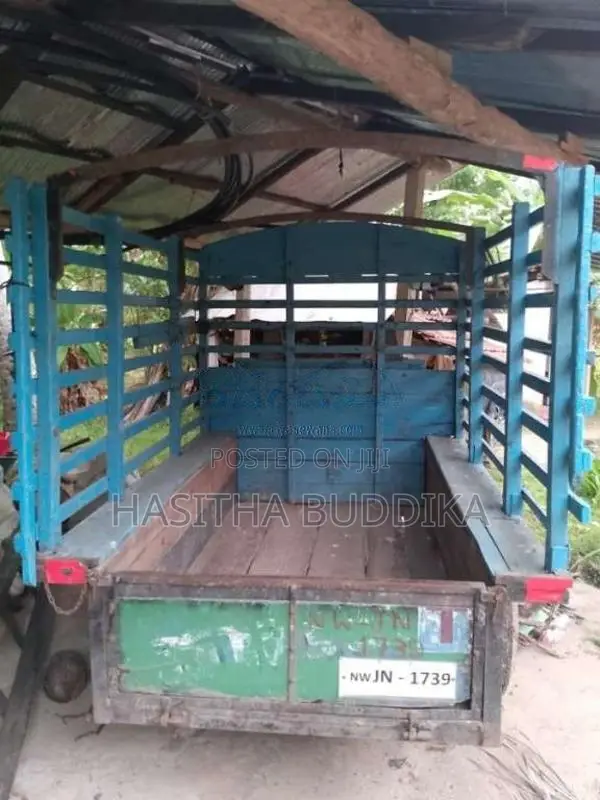 Kubota K700 2004 Tractor (Used)