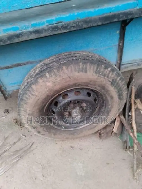 Kubota K700 2004 Tractor (Used)