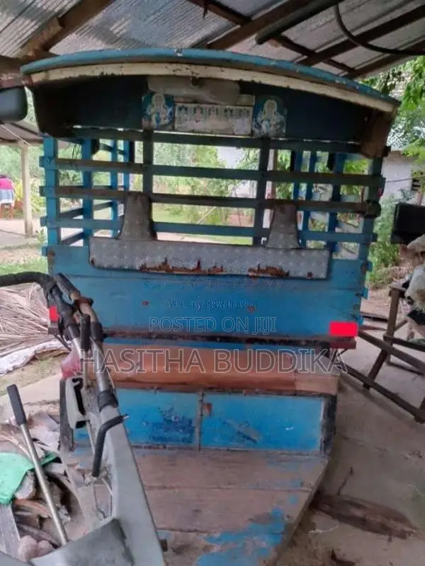 Kubota K700 2004 Tractor (Used)