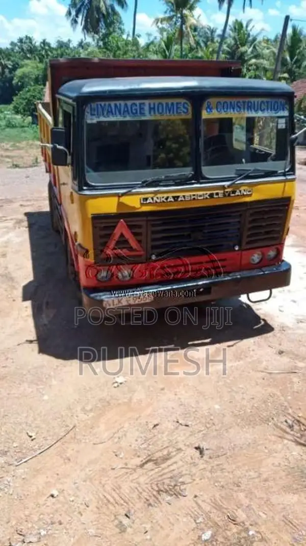 Ashok-Leyland Tipper 2010 Lorry (Used)