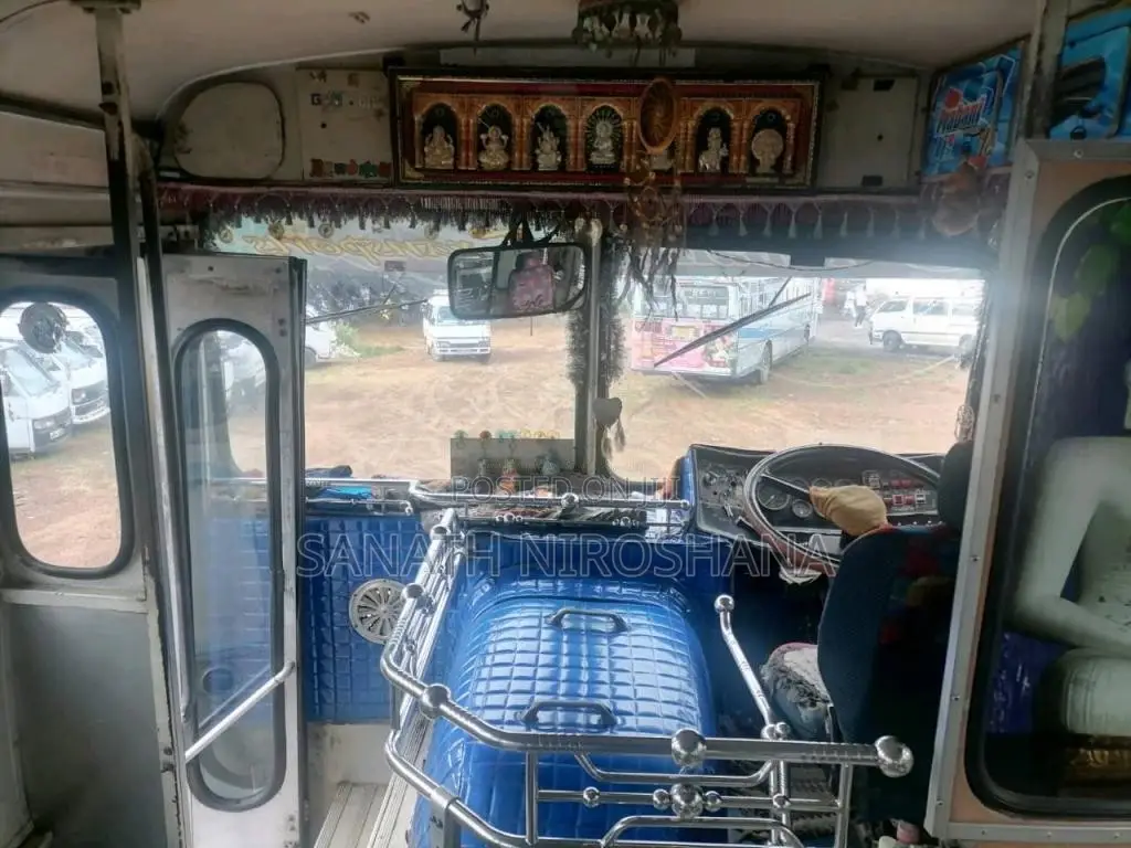 Ashok-Leyland Hino Power 2006 Bus (Used)