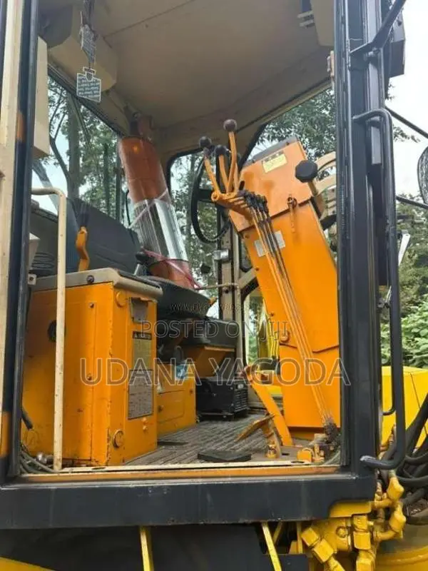 Komatsu Motor Grader GD405A-2 2012 Heavy-Duty Unregistered (Reconditio