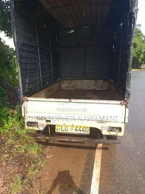 Tata Dimo Batta 2009 Lorry (Used)