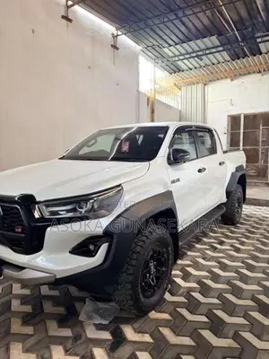 Toyota Hilux 2024 Pickup (Used)