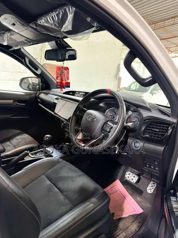 Toyota Hilux 2024 Pickup (Used)