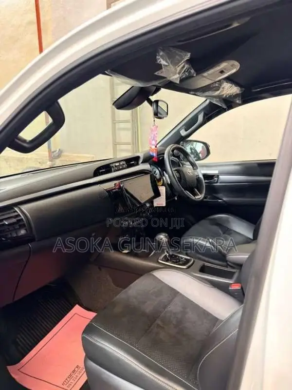 Toyota Hilux 2024 Pickup (Used)