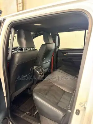 Toyota Hilux 2024 Pickup (Used)