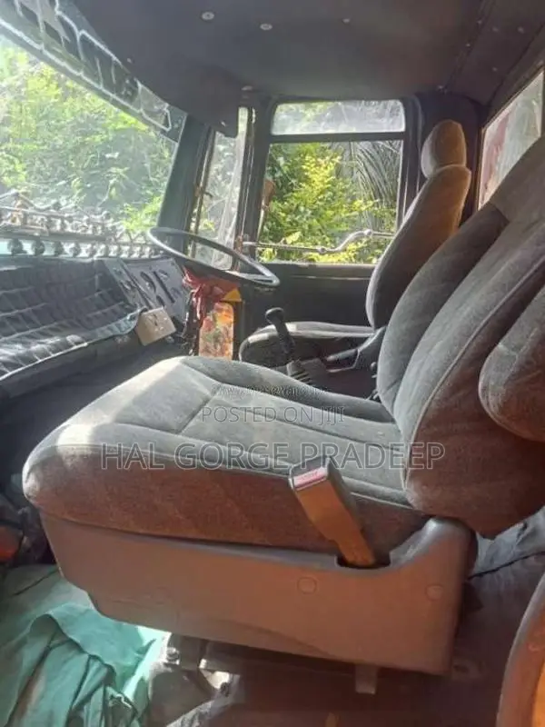 Ashok-Leyland Tipper 2010 Lorry (Used)