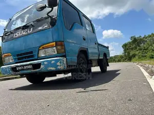 Isuzu ELF 2000 Crew Cab (Used)