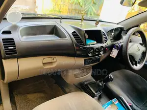 Mitsubishi L200 2011 Pickup (Used)