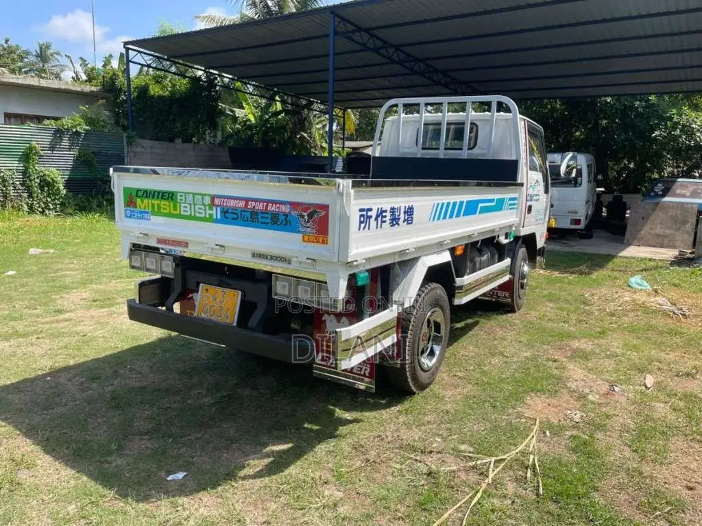 Mitsubishi Canter 1990 Lorry (Used)