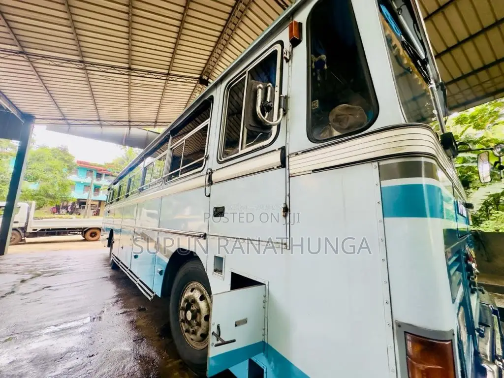 Eicher Skyline 2017 Bus (Used)