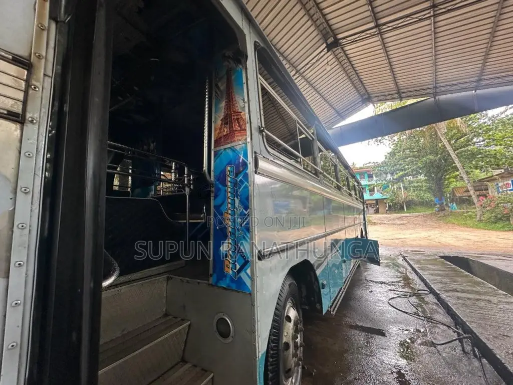 Eicher Skyline 2017 Bus (Used)