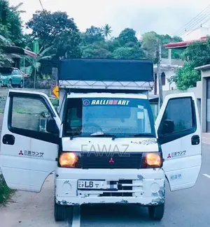 Mitsubishi U61T 2001 Lorry (Used)