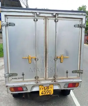 Mitsubishi U61T 2002 Lorry (Used)