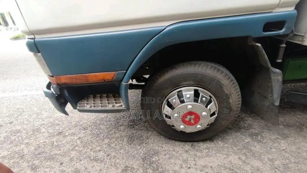 Mitsubishi Canter 1995 Lorry (Used)