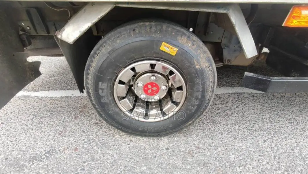 Mitsubishi Canter 1995 Lorry (Used)
