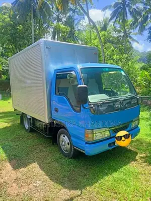 Isuzu ELF 2002 Lorry (Used)