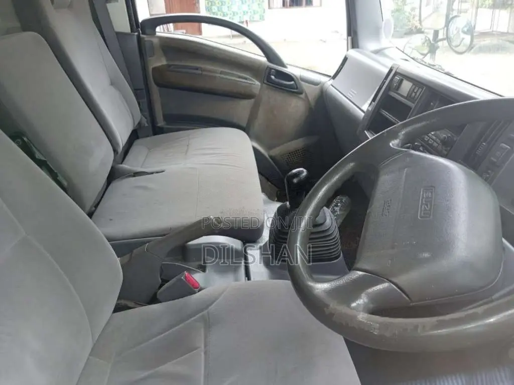 Isuzu Freezer 2013 Lorry (Used)