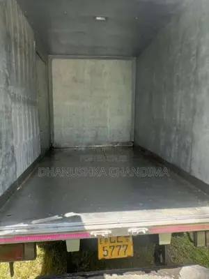 Isuzu ELF 2002 Lorry (Used)