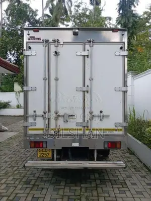 Isuzu Freezer 2013 Lorry (Used)