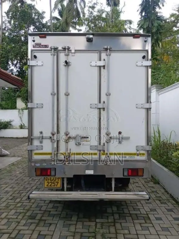 Isuzu Freezer 2013 Lorry (Used)