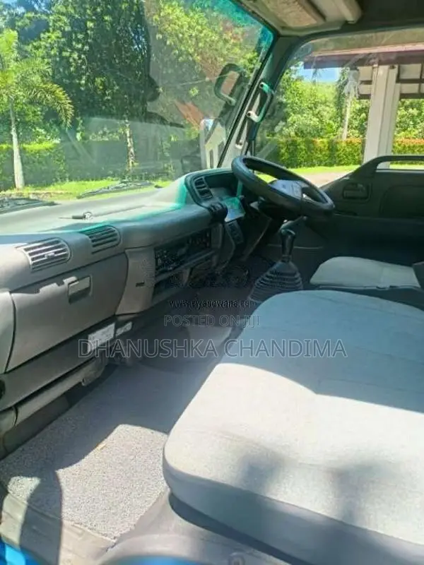 Isuzu ELF 2002 Lorry (Used)