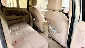 Toyota Hilux 2006 Pickup (Used)