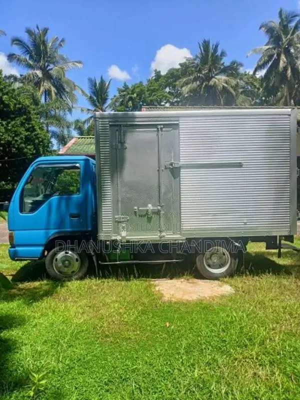 Isuzu ELF 2002 Lorry (Used)