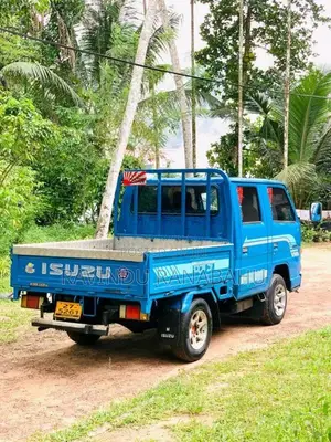 Isuzu Elf CrewCab 1980 Lorry (Used)
