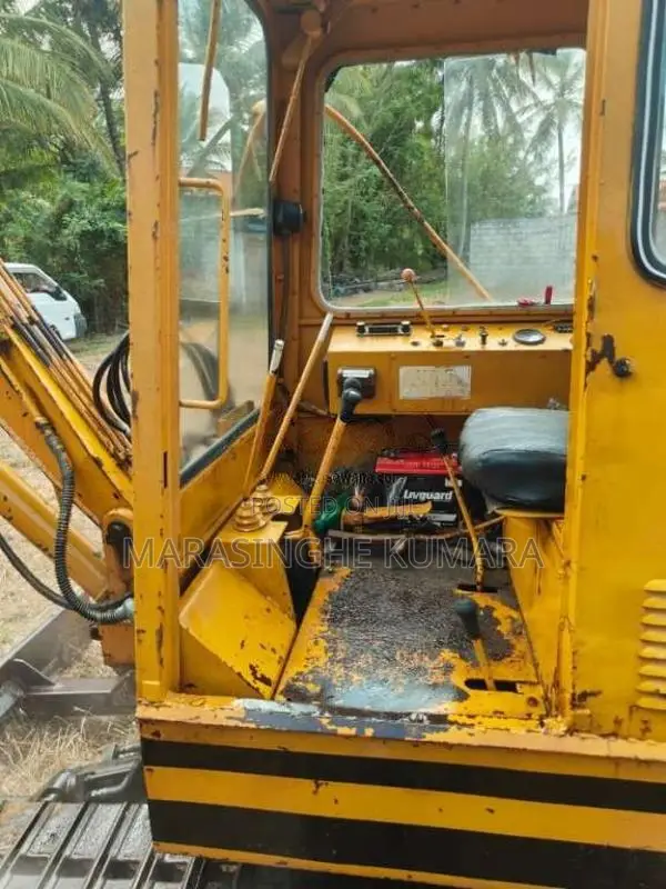 Mitsubishi 30 Excavator 1992 Heavy-Duty (Used)