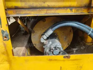 Mitsubishi 30 Excavator 1992 Heavy-Duty (Used)
