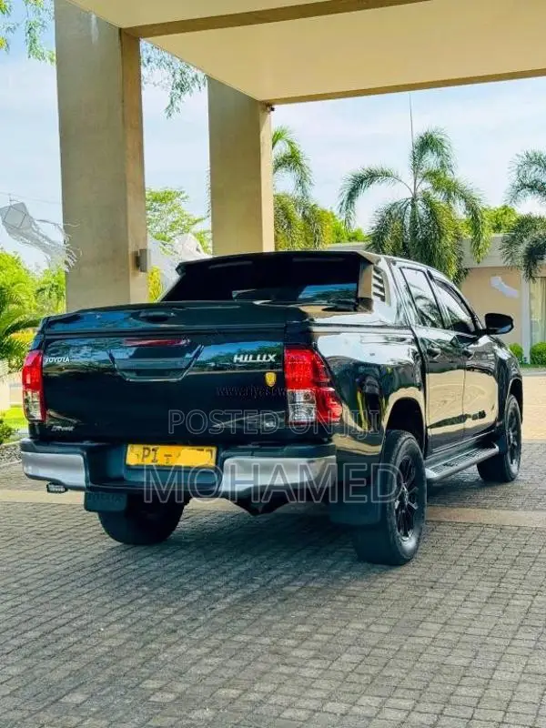 Toyota Hilux 2017 Pickup (Used)
