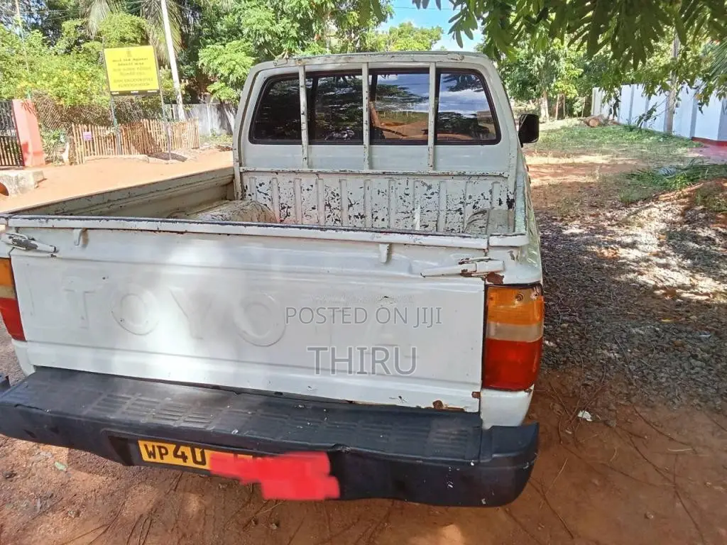 Toyota Hilux 1985 Pickup (Used)