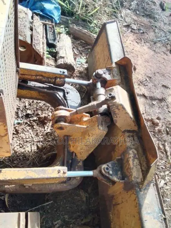 Komatsu D4D 1995 Heavy-Duty (Used)